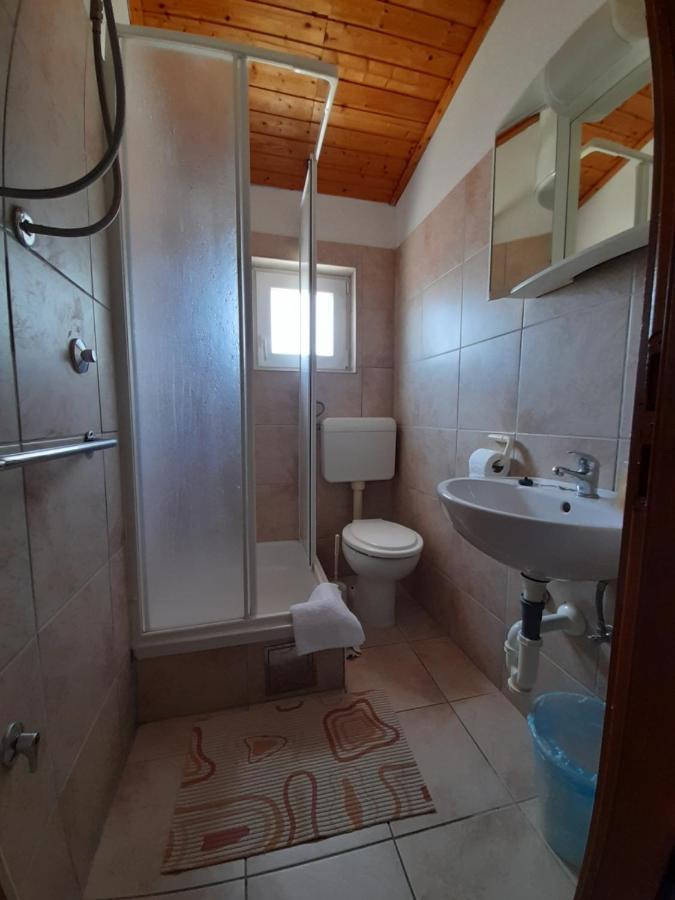 Apartmani Tomic セリネ エクステリア 写真