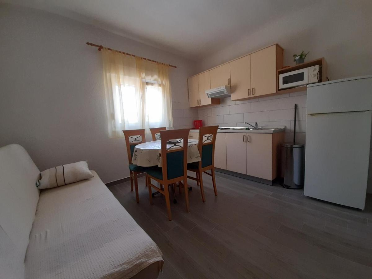 Apartmani Tomic セリネ エクステリア 写真